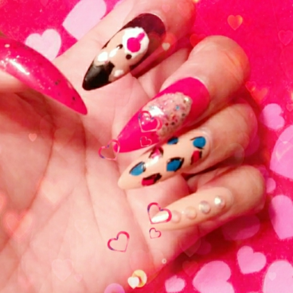 Fake Nails - Picture 2 of 6